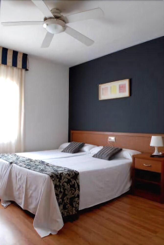 Vilanova i la Geltrú Gatell Hotel מראה חיצוני תמונה